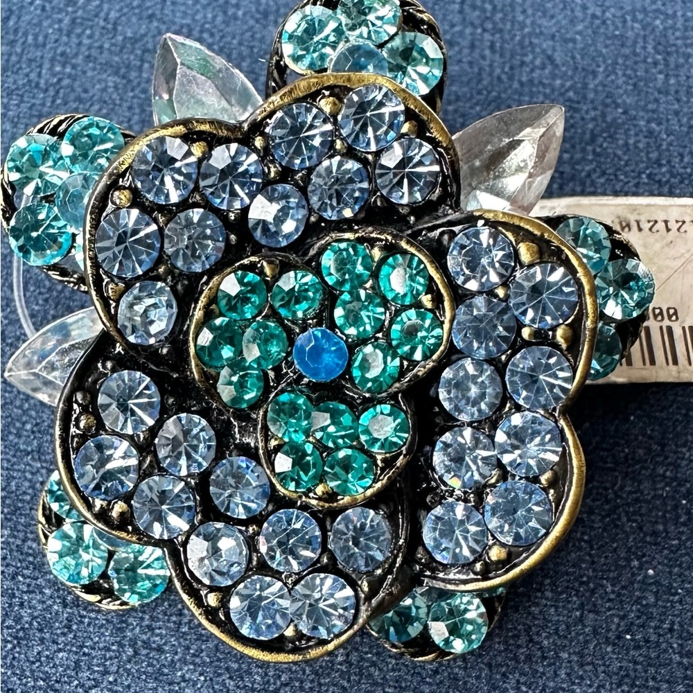 NWT Rose 3D Brooch with beautiful crystals